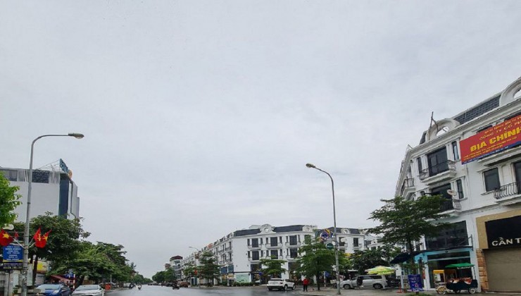 Bán 185m2 đất Đa Tốn, đường 13m vỉa hè view trường học giá cắt lỗ sâu.